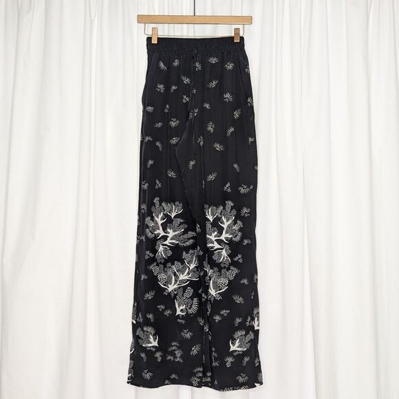 Tucker NYC Camilla Pant Silhouette Floral Woodcut in Silk Crepe de Chine Black - Picture 1 of 9